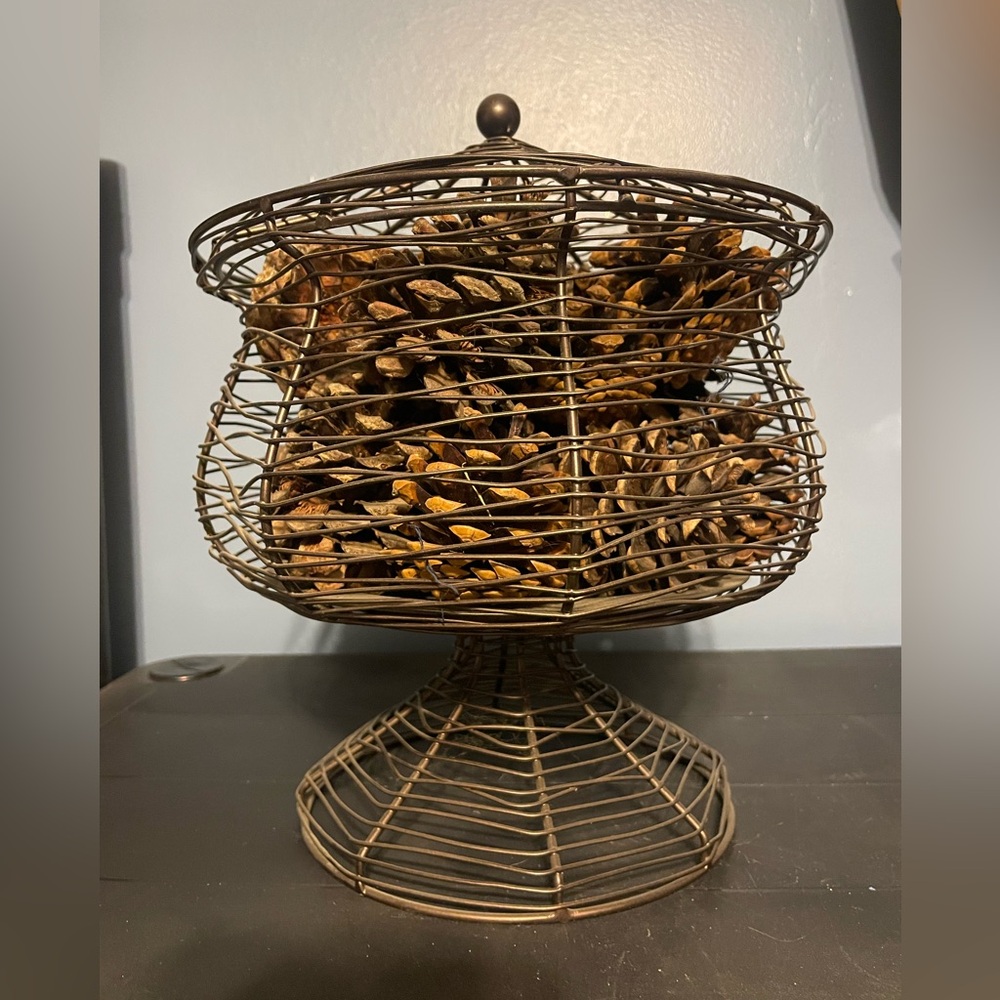 Partylite rustic wired holder with top